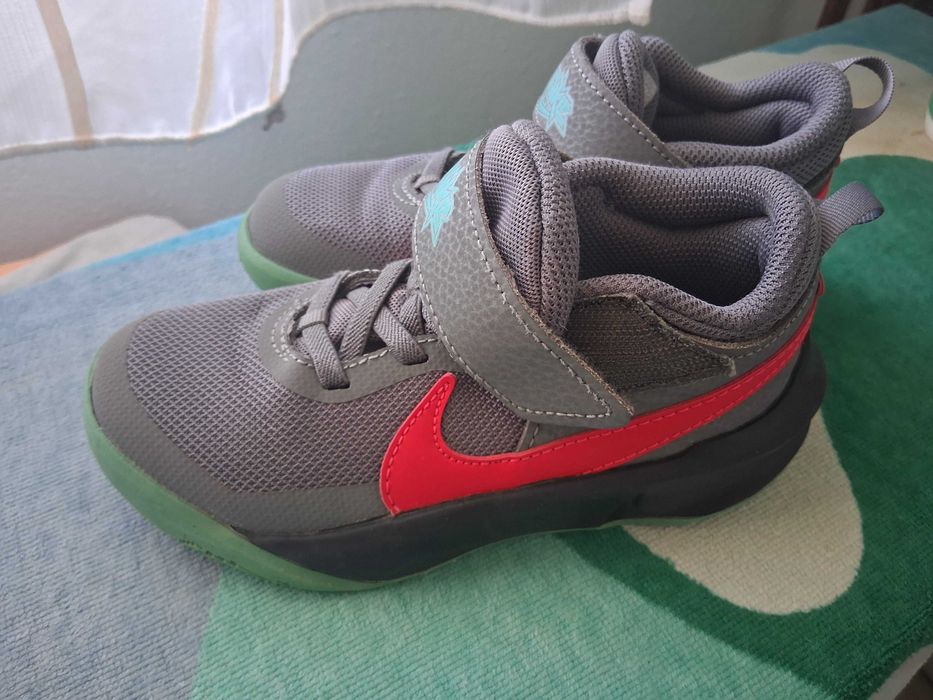 Adidas Nike de culoare gri