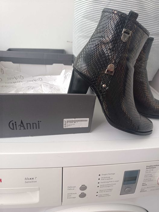 Дамски боти на Gi Anni
