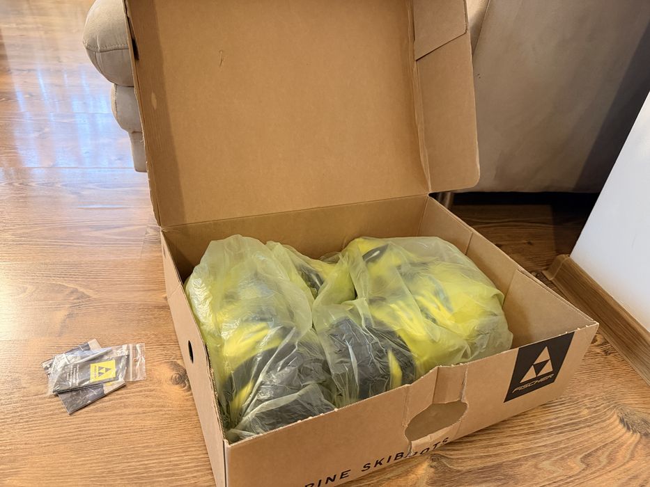 Clăpari schi Fischer Ranger – mărimea 23.5 – stare foarte bună