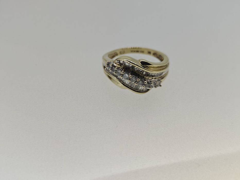 Inel aur 9k cu diamante naturale 3gr (r)