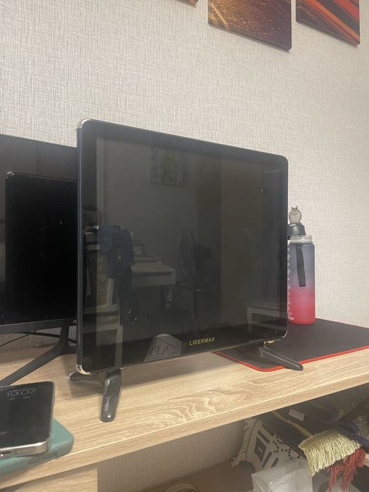 Продам маленький телевизор lidermax