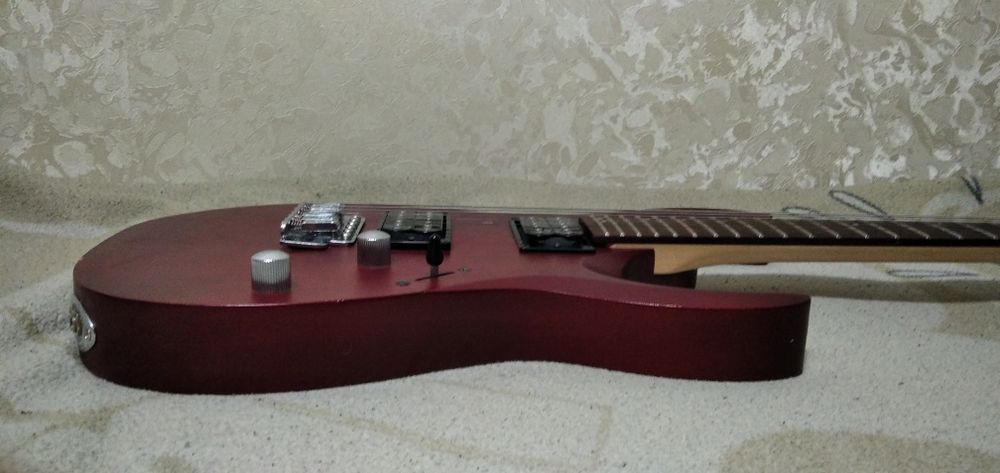 Электрогитара,чехол,кабель