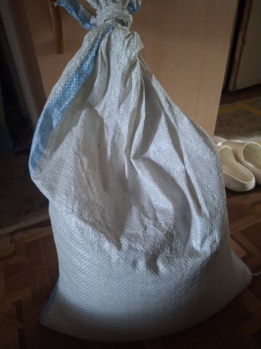 пол мешка семечек