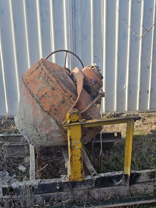 Продам бетономешалку.