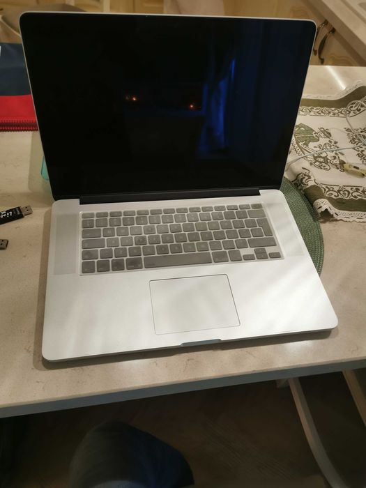 Mac book pro 2015 pentru piese