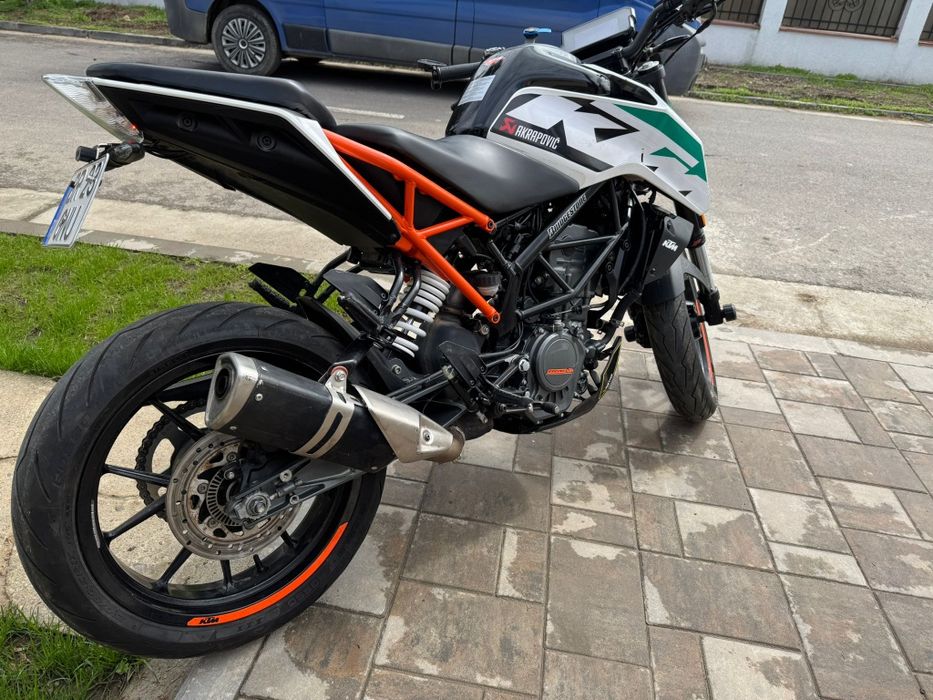 Vând KTM duke 125 edition