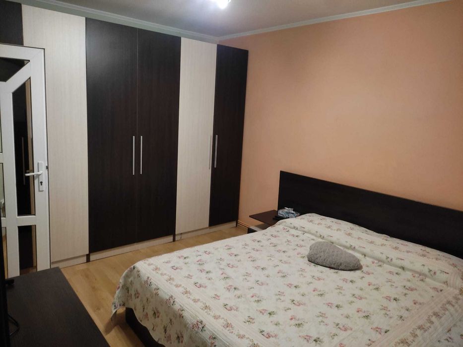 Inchiriez apartament cu 3 camere zona Ultracentrala