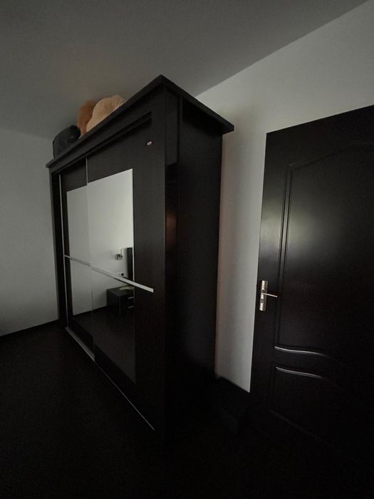 Mobila pentru dormitor pat dulap doua comode pat si ocomoda tv