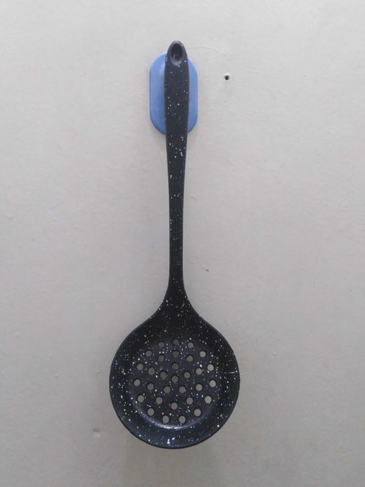 ОТДАМ ДАРОМ шумовку. (ложку с дырками), силиконовую, Европа, БУ