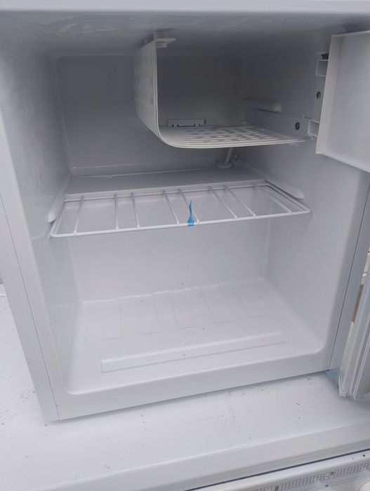 Vând frigider minibar Samus