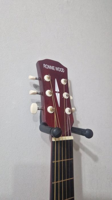 Продам Гитару Ronnie wood
