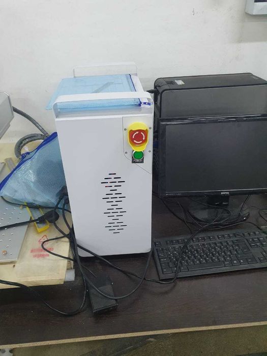 Лазерный маркировщик.Волоконно - оптический лазерный маркировщик.30вт