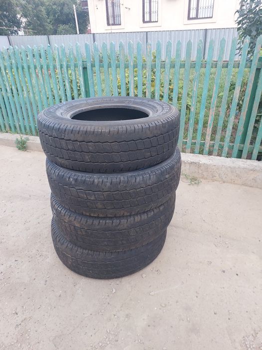 Продам  летние шины 215\70\15