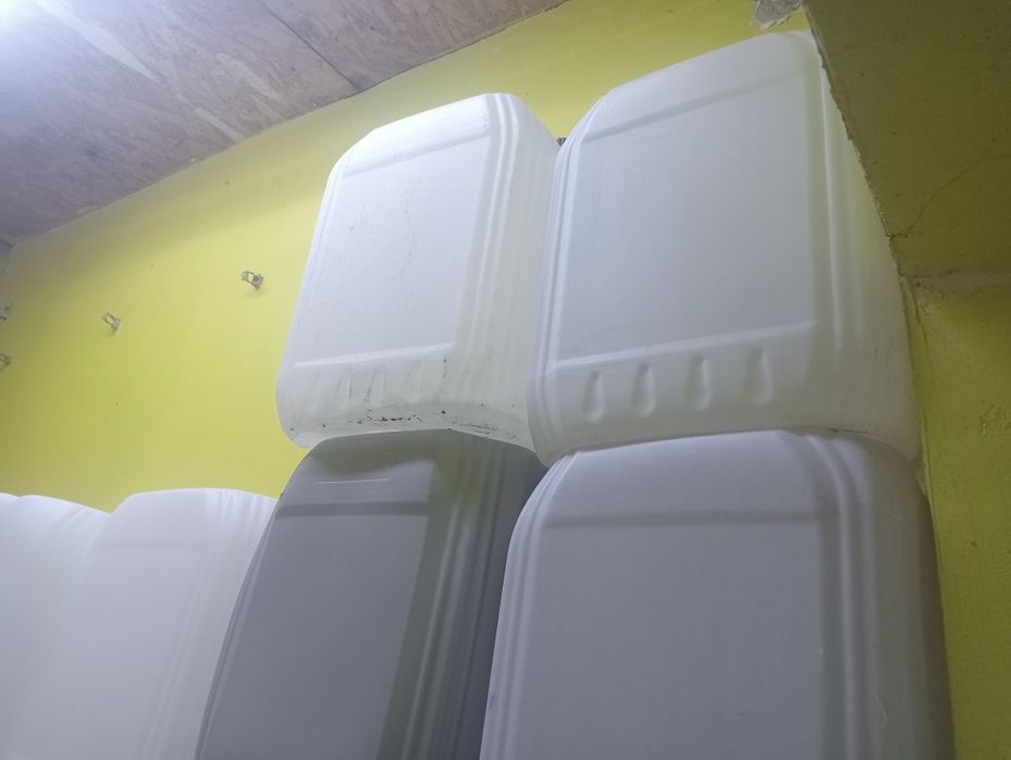 Продам канистры чистые