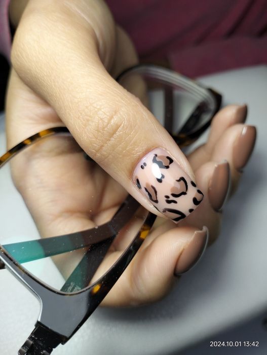 Маникюр, педикюр, наращивание ногтей