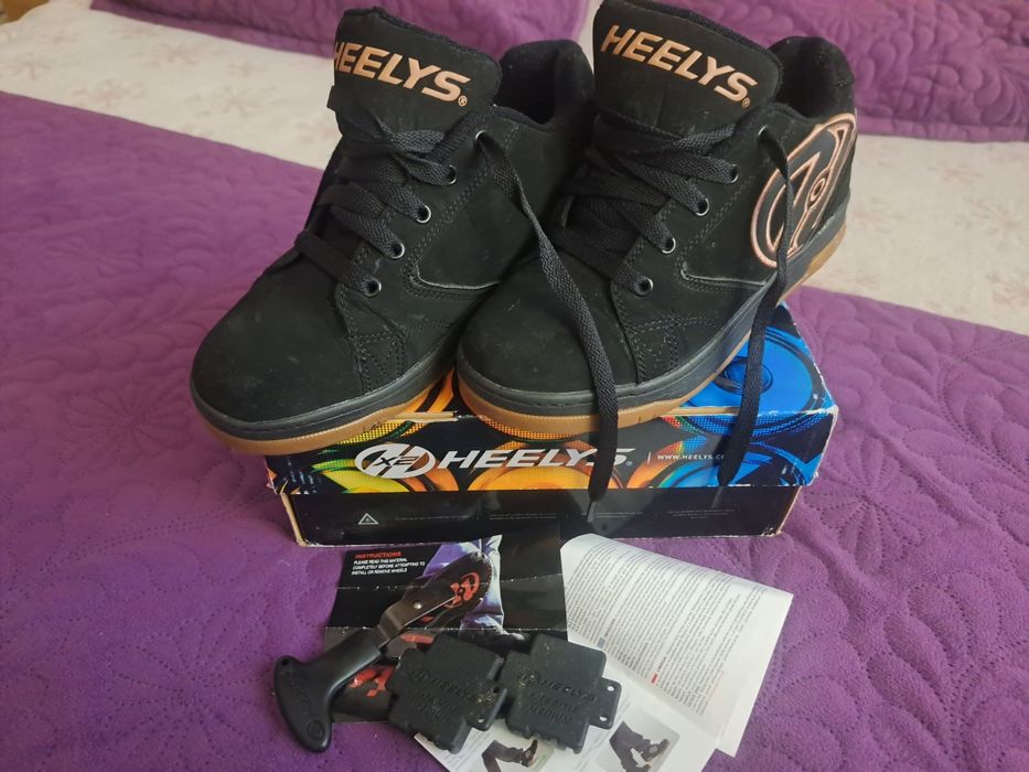 Incaltaminte Heelys cu roti, marimea 36.5, culoare neagra