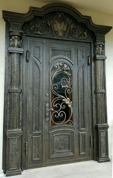 Изготовим по заказу металлические двери любой формы.