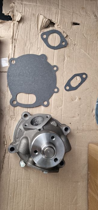 Pompa apa tractor fiat 250 și fiat 300 preț 550 lei se poate trimite p