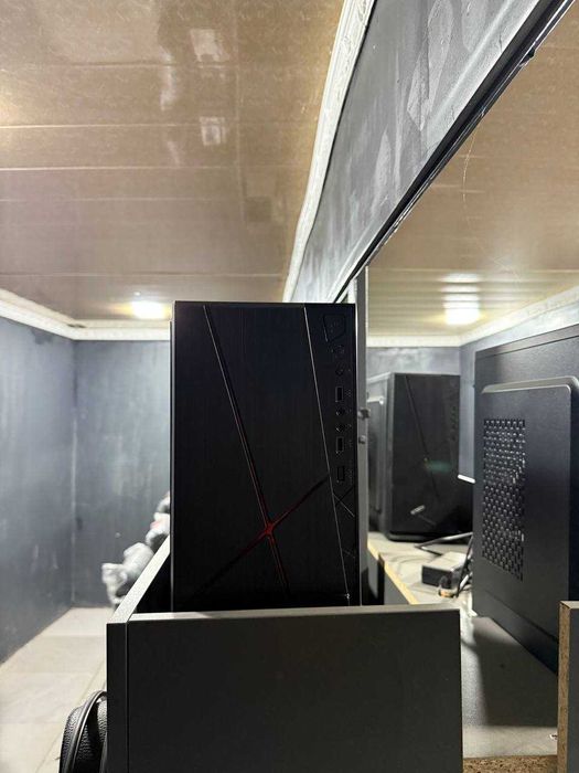 Комьютерный клуб. Комьпютеры полный комплект