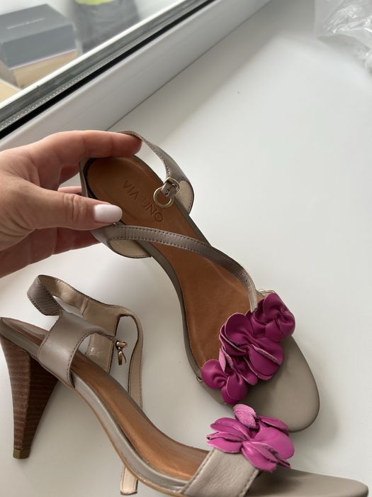 Босоножки кожаные шикарные 40 размера