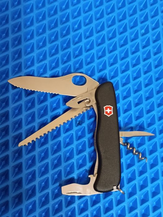 Продам небольшую коллекцию ножей Victorinox