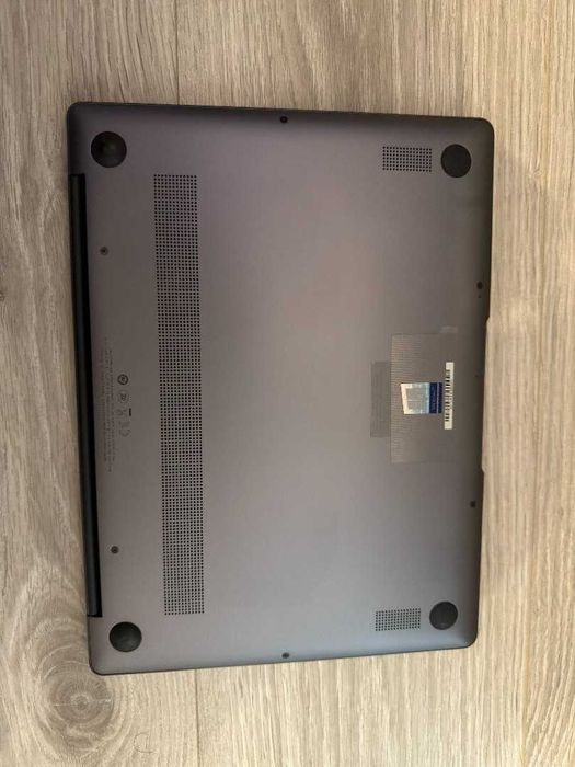 Laptop HUAWEI MateBook 13 cu procesor Intel® Core™ i5-8265U