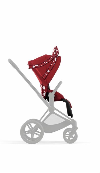 Cybex Priam 4 Petticoat Red by Jeremy Scott кош за новородено тапицерия и чувал
