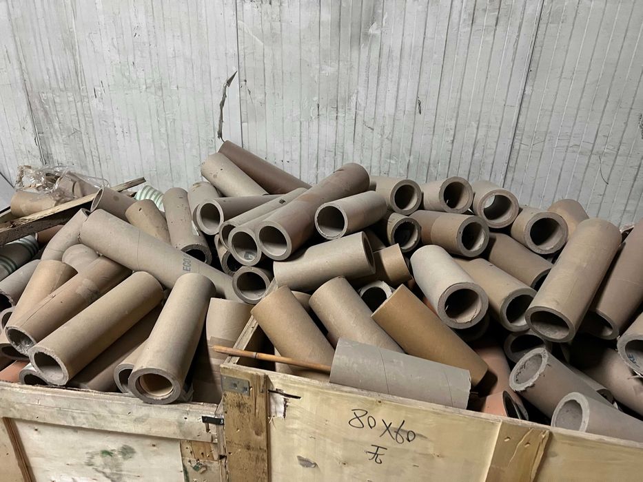 ПОДАРЯВАТ се шпули с размер 25 и 33см.