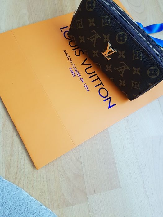 Portofele duble Louis Vuitton, logo metalic auriu, France