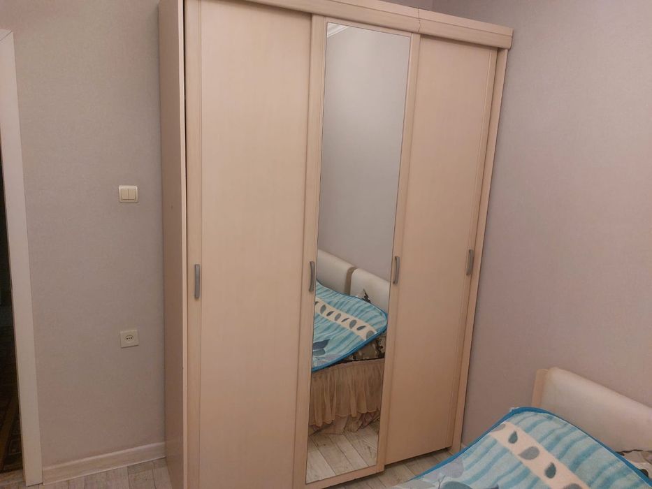 Шкаф купе; бежевый.