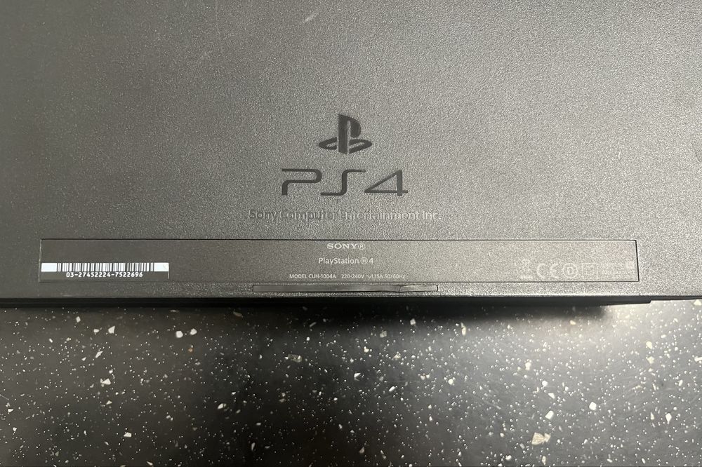 PlayStation 4 negru piese