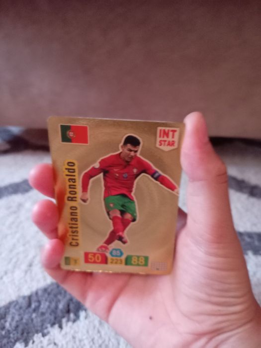 Vând card cu cristiano ronaldo de la Portugalia cartonaș de colecție.