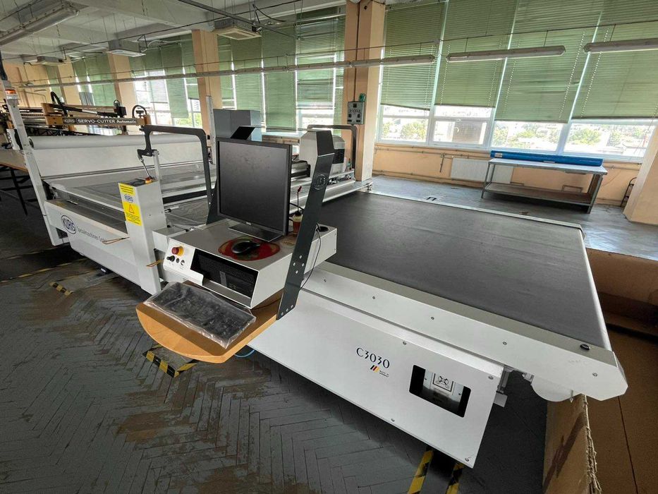 Продавам обурдване от шивашки завод (Шевни машини, кроене, гладене)