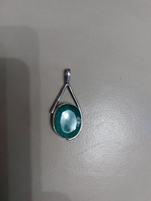 Vând pandant superb din argint 925 si smarald.