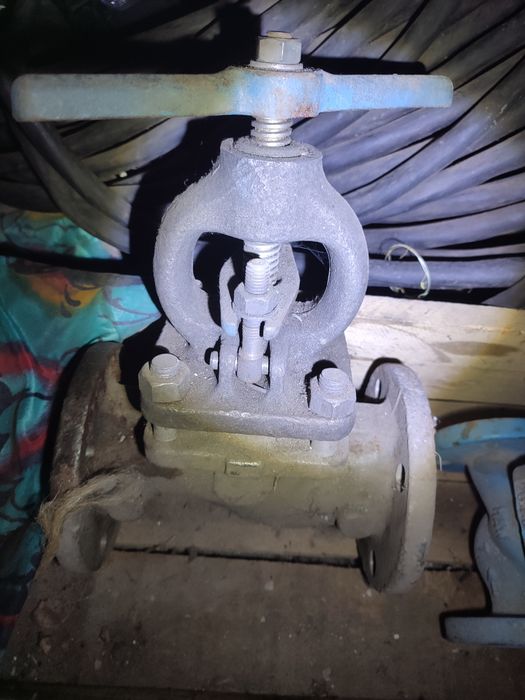 Продам Задвижки краны