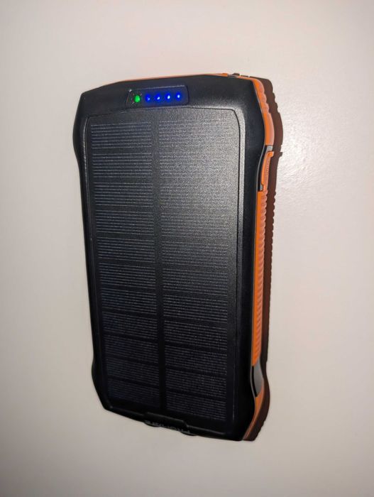 Baterie 20 Ah cu panou solar, încărcare wireless, port USB C, lanterna