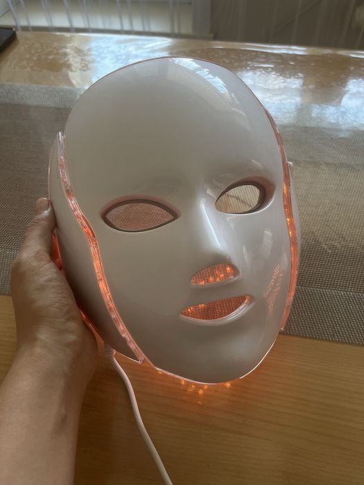 Светодиодная маска для лица