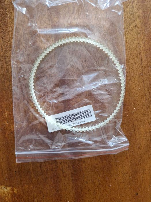 Продавам запазена работеща шевна машина лучник