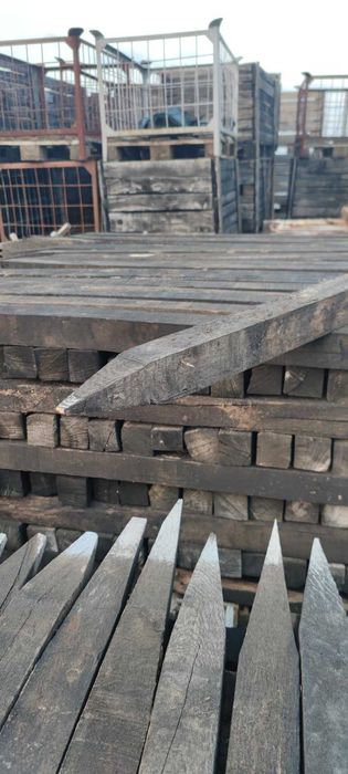 Импрегнирани дървени колове