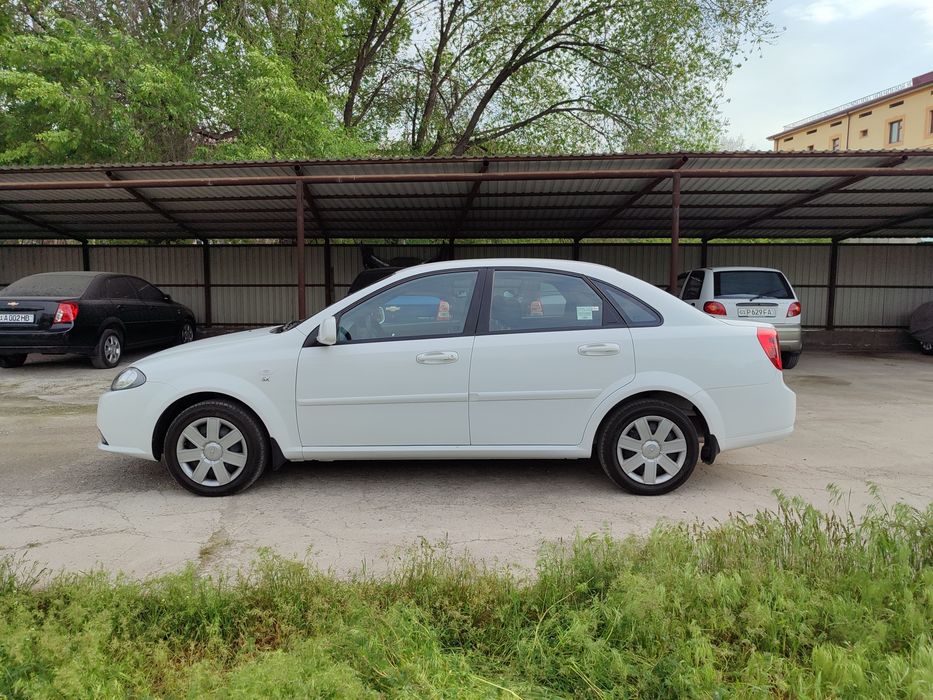 Автомобиль ласетти