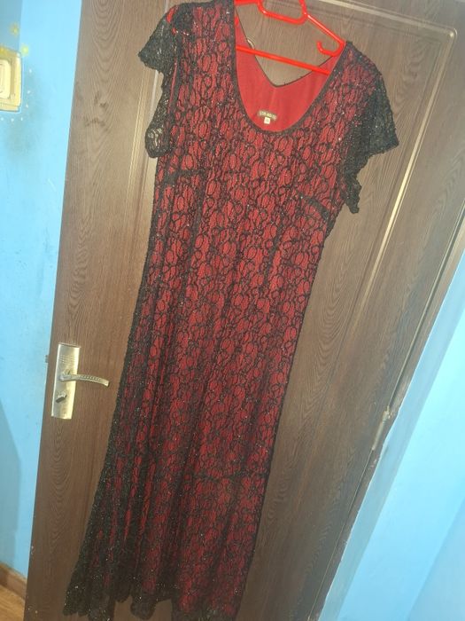 Rochii de ocazie purtate 1 de 2 ori sunt in stare foarte bună