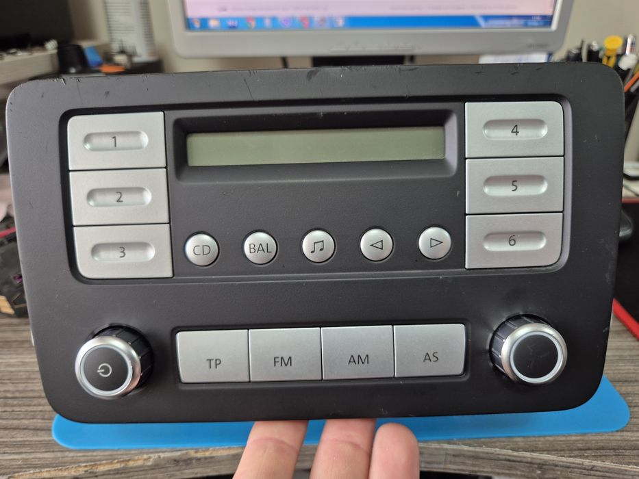 Vw оригинално радио с код,подържа cd changer