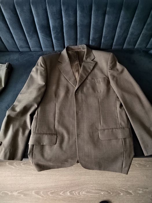 Vând costum 2 piese mărimea 48