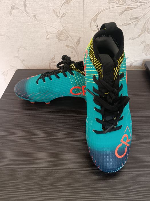 Бутсы продается новый