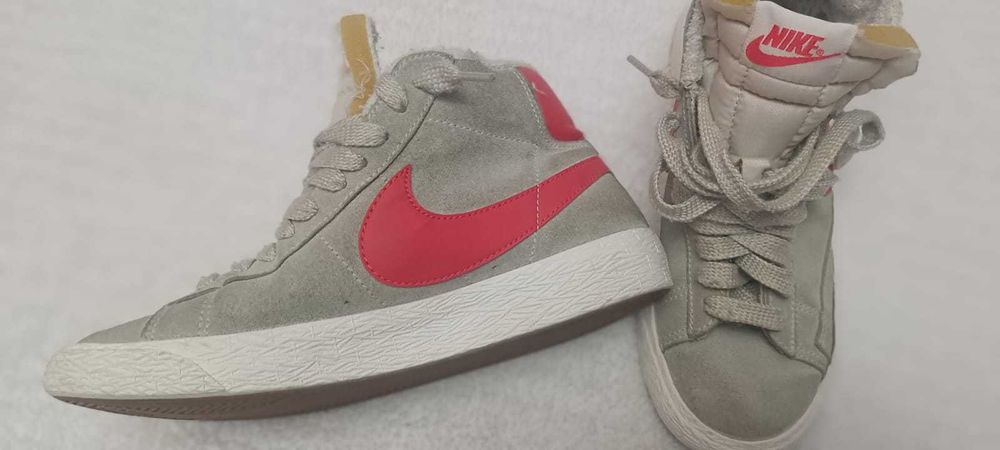 Adidasi Nike culoarea gri