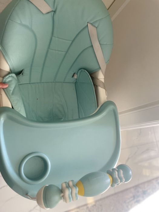 Детский    столик   почти новый , для мальчика и девочке