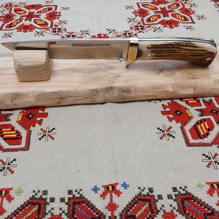 Ловен Нож с Поставка и Кания