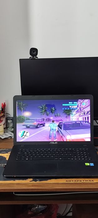 Vând laptop i5 2.400 Ghz 8 GB ram SSD 250 GB  placă video dedicată 2 GB Nvidia