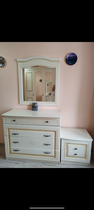 Продам спальный гарнитур