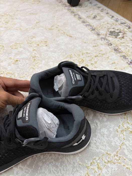 продаю кроссовки under armour новые